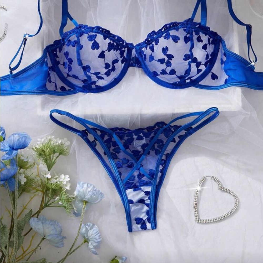 Royal Blue Floral Lace Bra Set - Picture 3 of 4